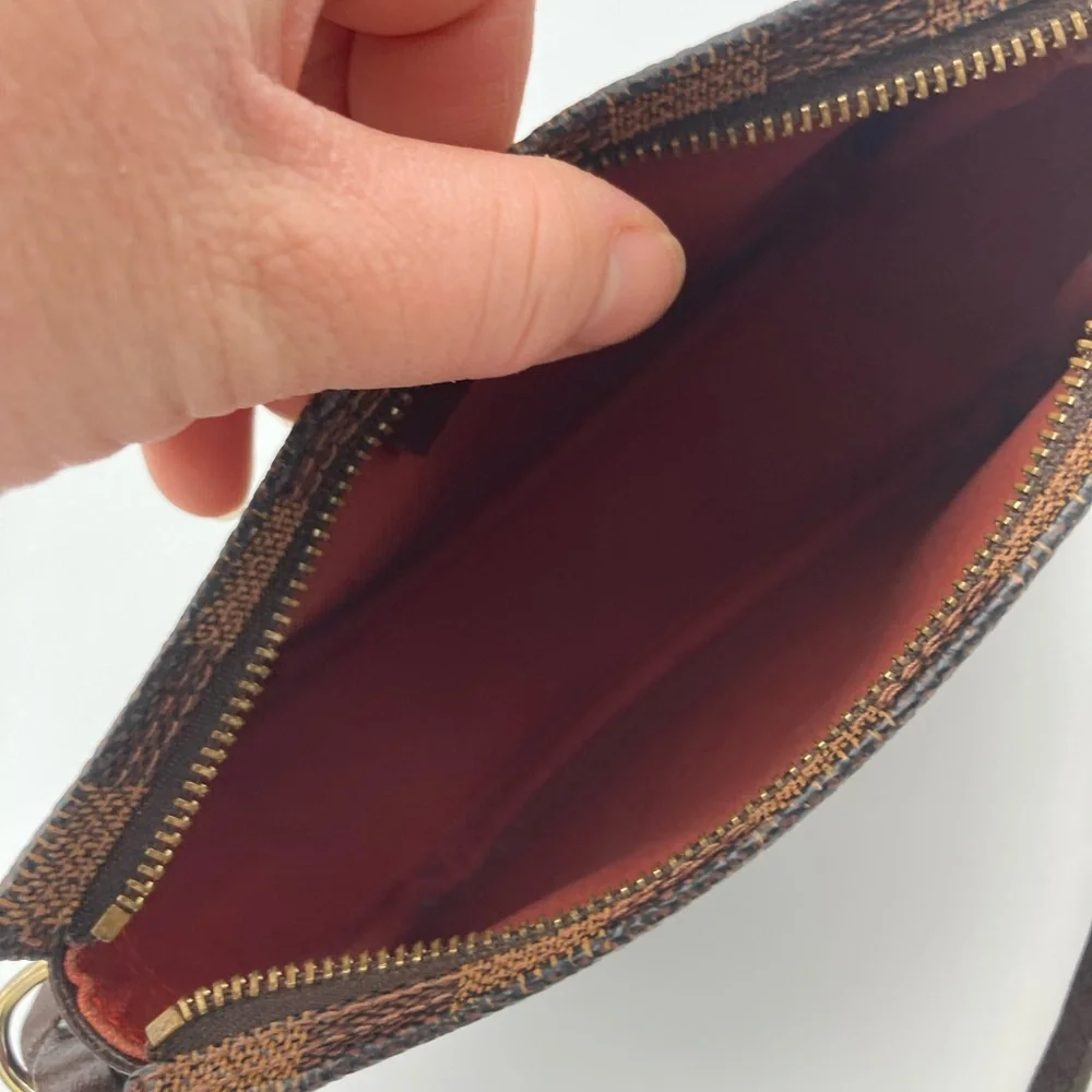 LOUIS VUITTON DAMIER EBENE MAKE UP POUCHETTE BAG